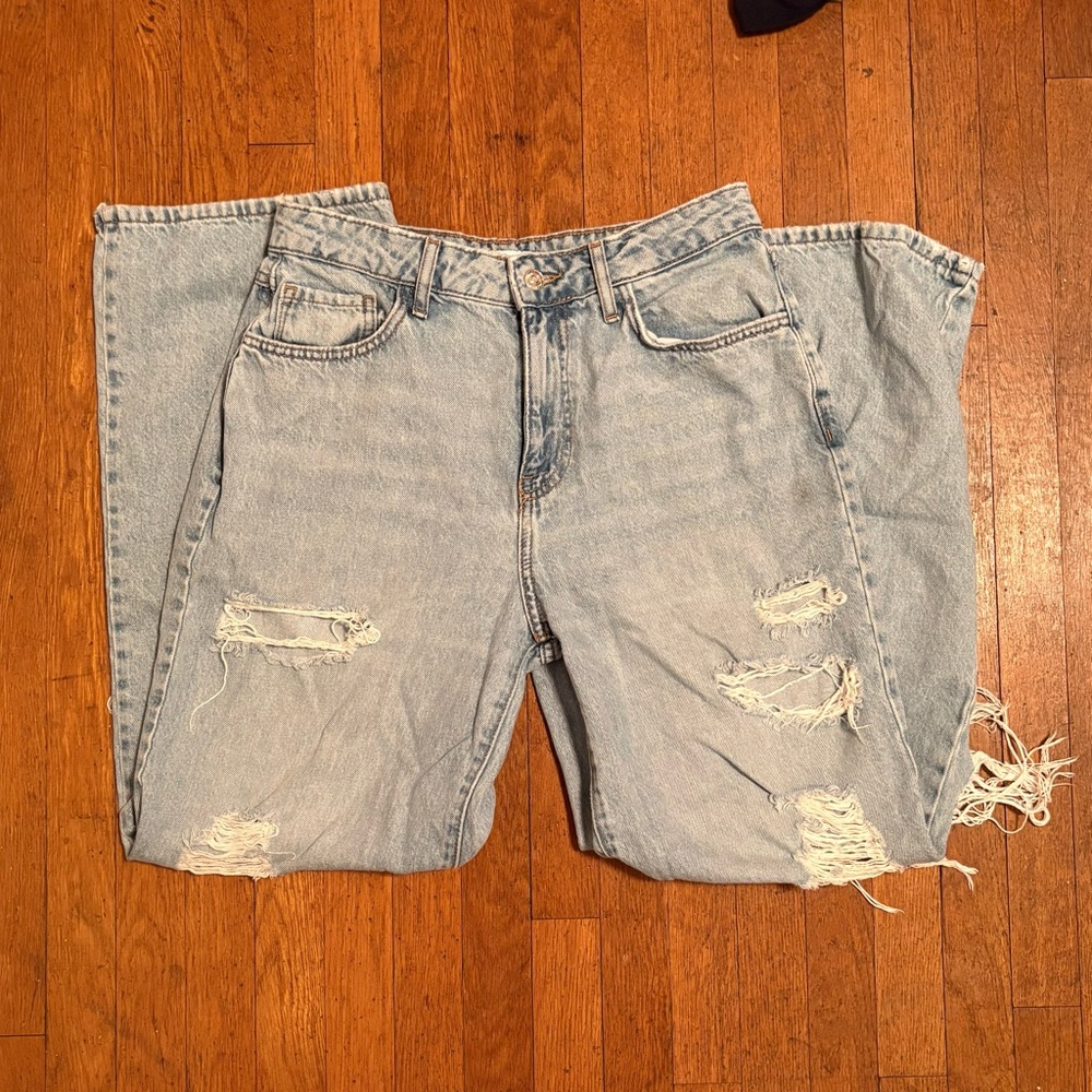 Forever 21 Women’s Light Blue Ripped Jeans Size 28